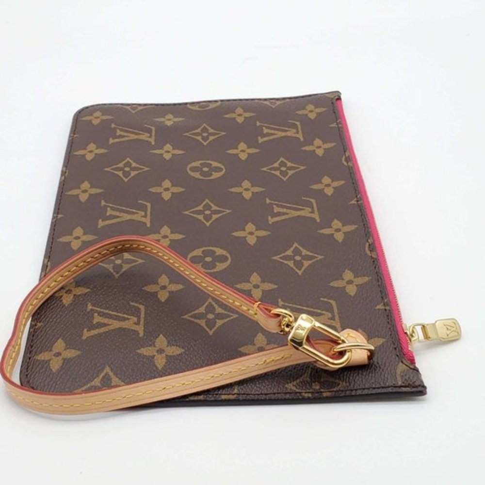 Authentic Louis Vuitton Wristlet / Clutch Monogram - Picture 5 of 13
